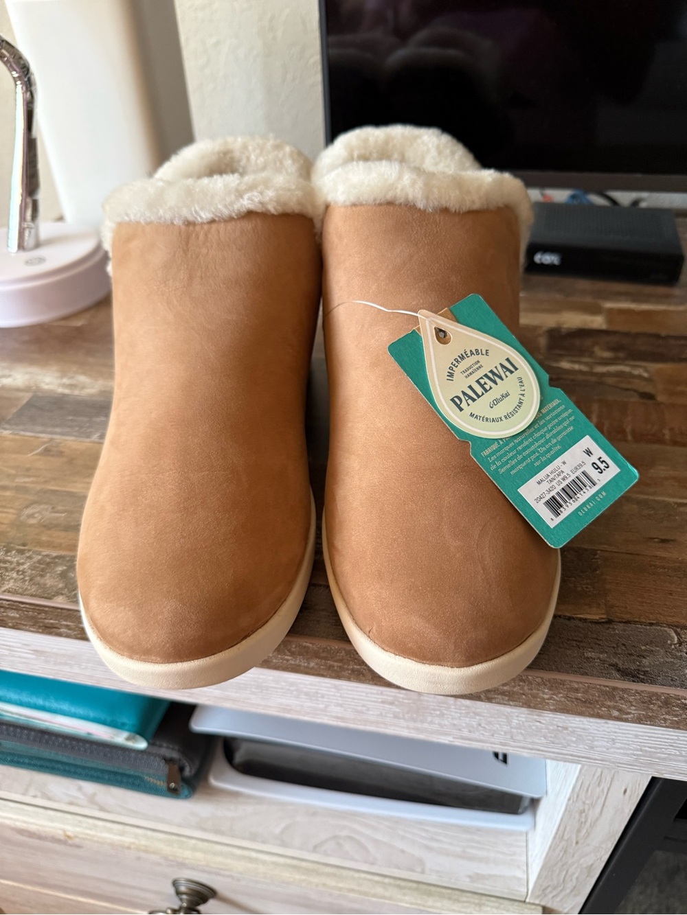 OluKai Paleʻani Waterproof Shearling Slippers – Women’s 9.5